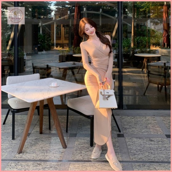 HB7059 Petite women's original brown V-neck faux cashmere pleated dress, elegant waist-cinching long dress with long sleeves and a slit.