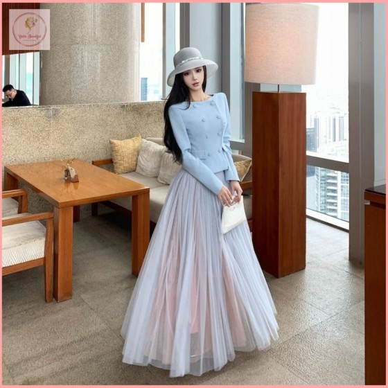 HB6877 Elegant and sophisticated chic outfit for spring 2026: a tie-dye tulle skirt and a trendy, sophisticated suit.