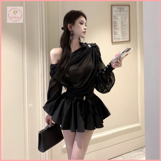 HB6675 A sexy two-piece set featuring a pure and alluring style, including a bow-tie off-shoulder top and a pleated skirt, perfect for autumn.